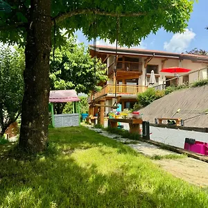 https://chalet-les-vergers.hotels-rhonealpes.com